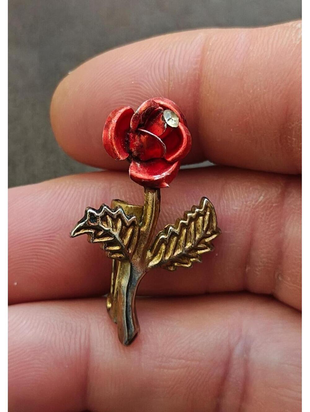 1960s Red Enamel Rose With a Clear Rhinestone In Center Gold Tone Brooch